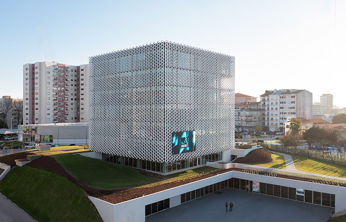 葡萄牙足球联盟新总部丨OODA-4