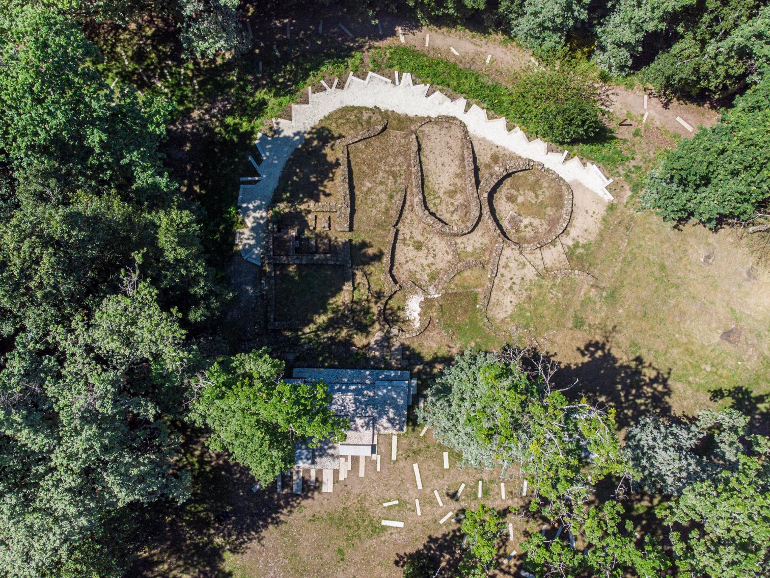 西班牙 Pontevedra 罗马遗址保护项目丨AGi Architects-5