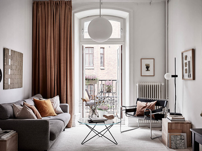 浪漫瑞典小公寓，高挑天花板与温馨阳台的完美结合-1