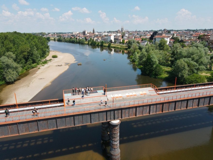 法国阿利尔河两岸景观-16