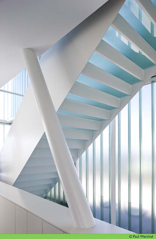 漂浮在海面上的钢构私宅-27