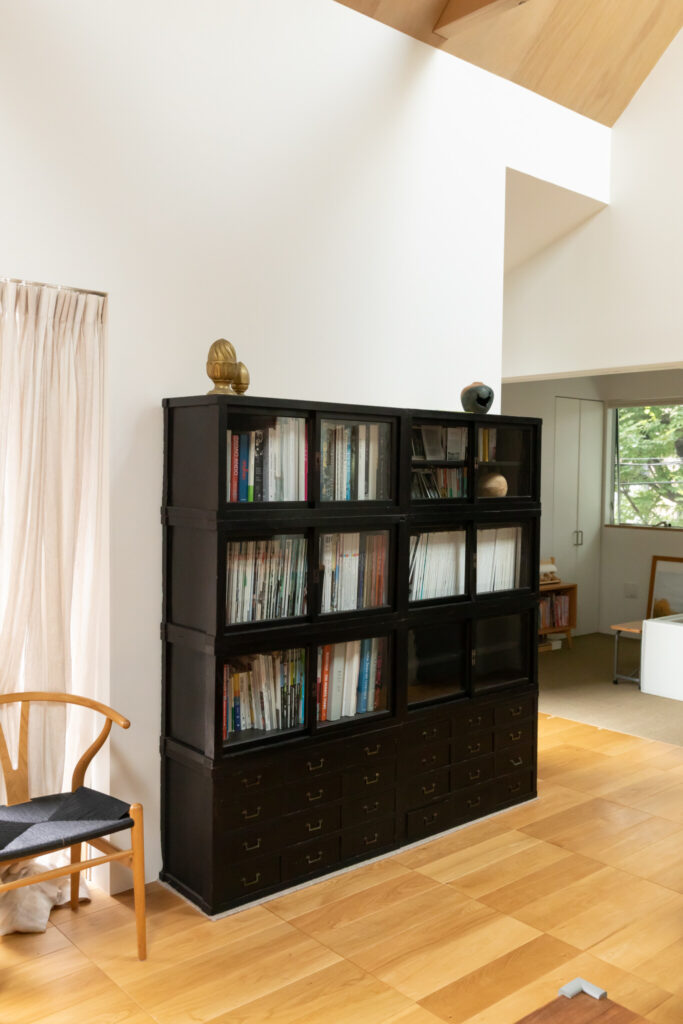 物語のあるものに囲まれて　多様な素材使いが生み出す愛着がわく独自の空間 | Style of Life | 100%LiFE-14