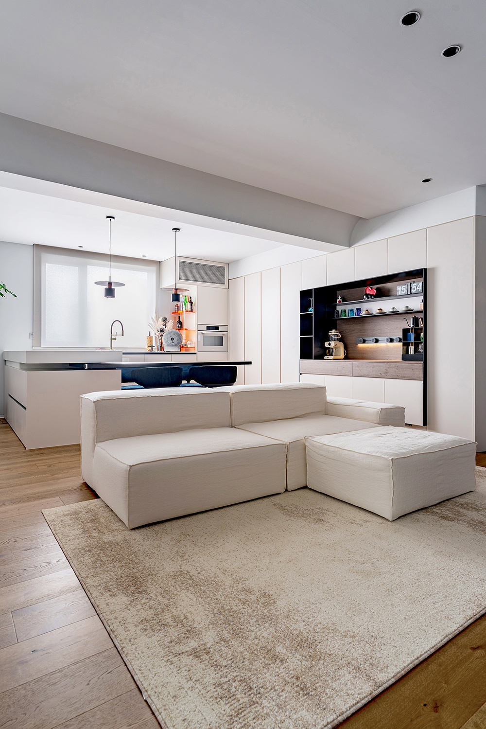 105㎡简约风拆掉一间房秒变大横厅，三口之家玩转通透格局-13