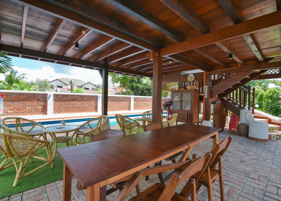 马来西亚某带泳池的高架木屋设计-13