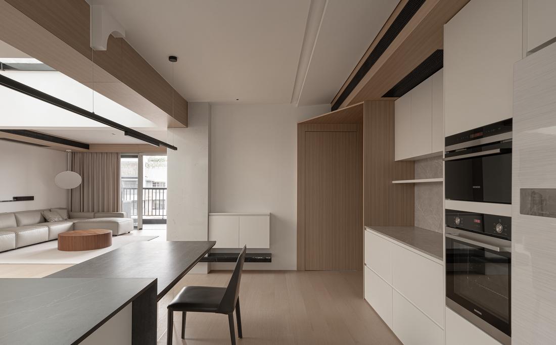 光线与空间的完美融合 · 顶楼平层住宅的创新设计-80