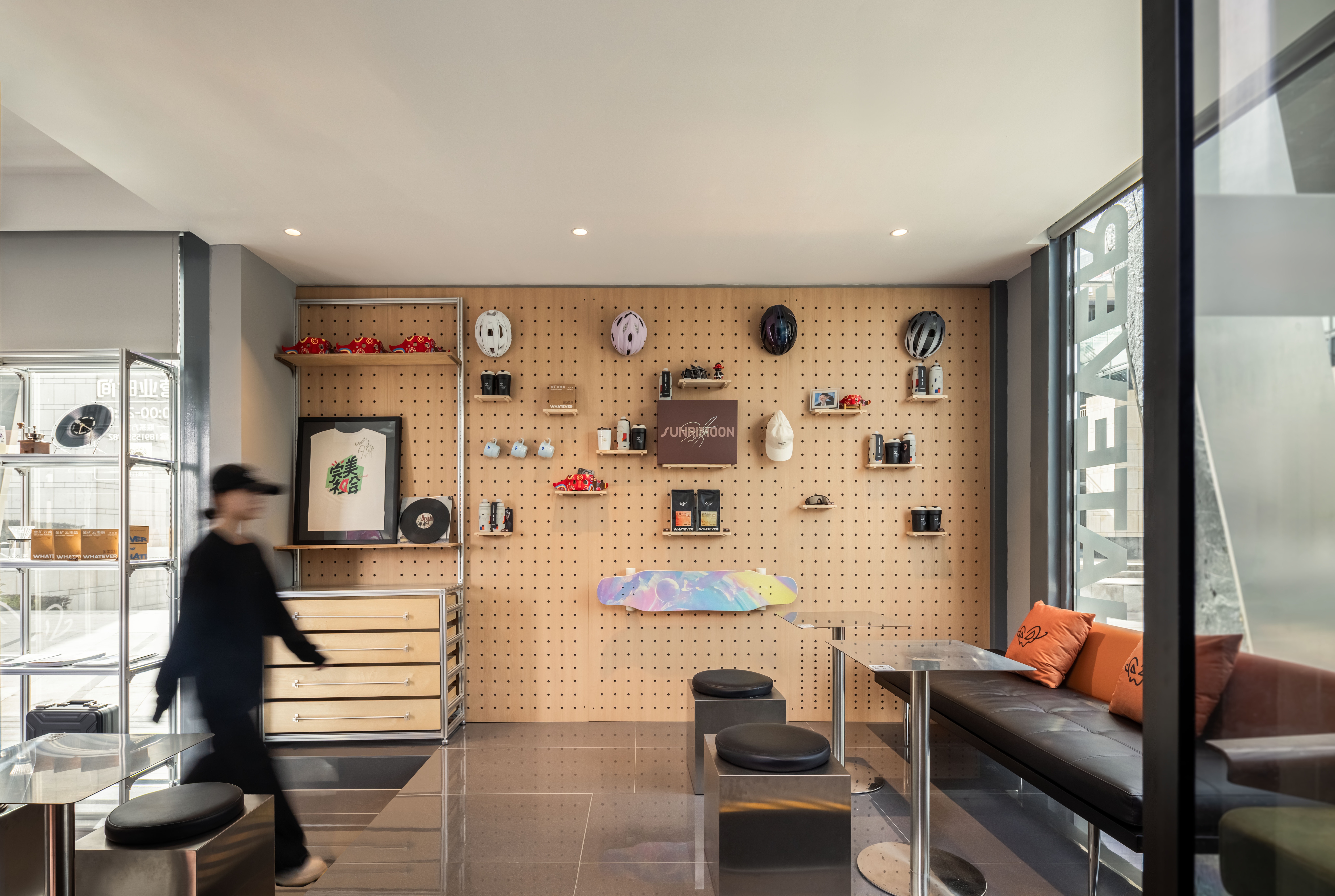 Whatever 咖啡苏州湖滨新天地店丨中国苏州丨平介设计-53