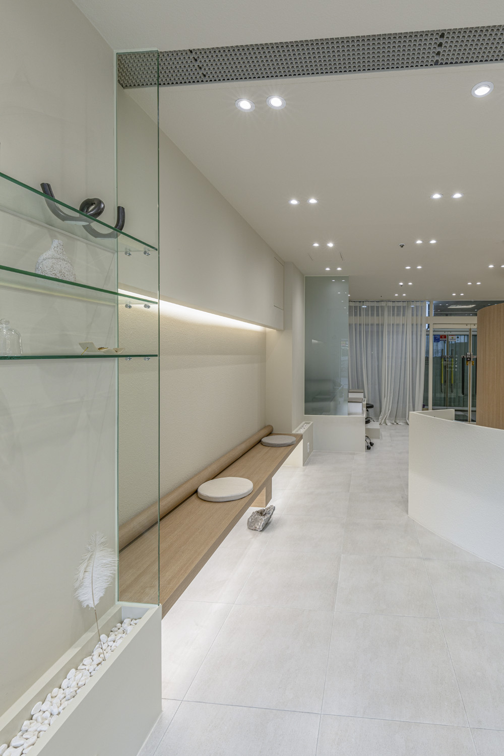 25 坪极简白色调高级室内设计案例-12