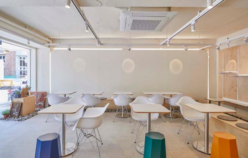 20 平米温馨甜品咖啡厅，打造温暖空间-11