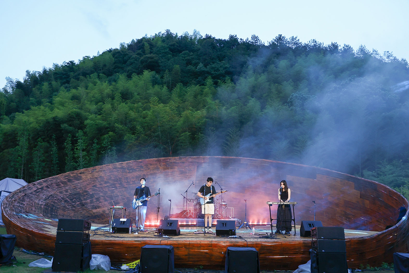 青山之弦 – 「在青山·群响艺术季」主舞台装置丨中国杭州丨姜元及其团队-20