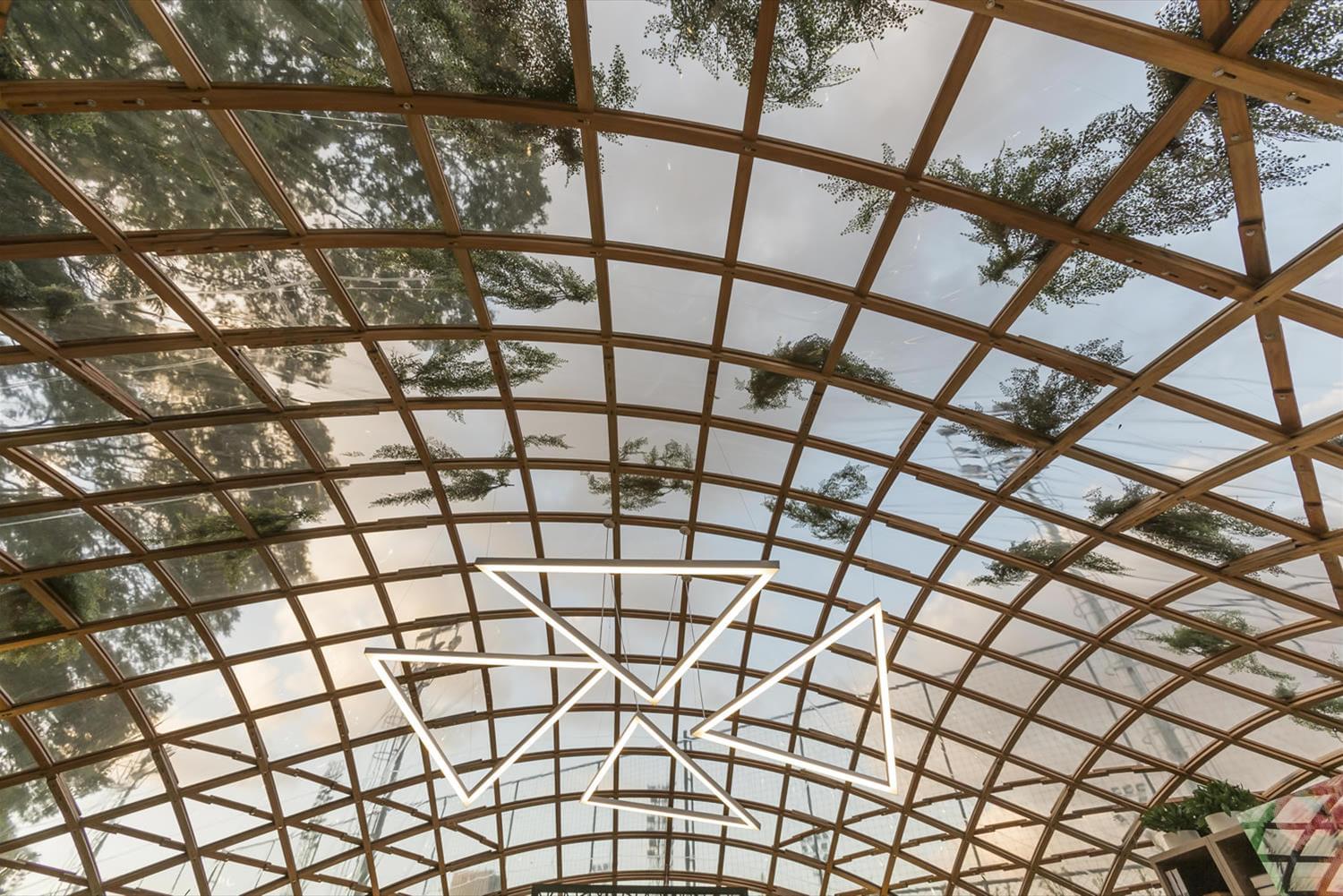 巴西 Garage Lounge Renault | 木质穹顶下的光影魅力-7