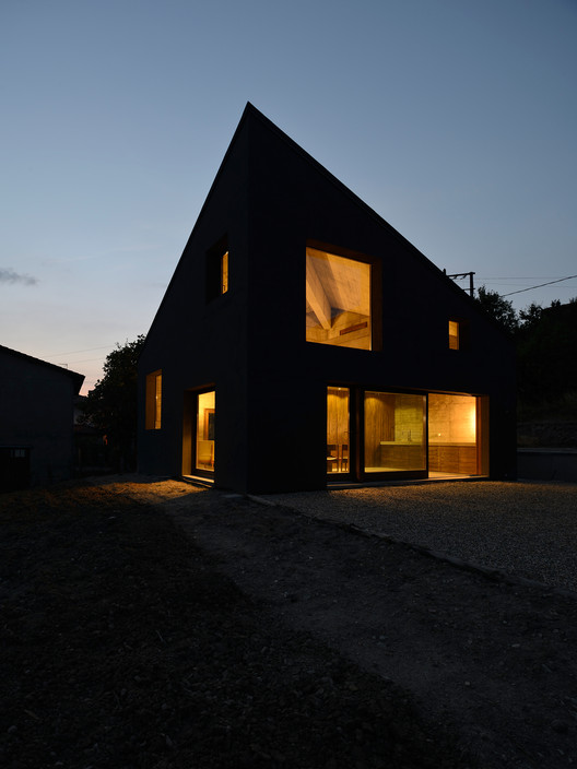 意大利山间度假屋,开放式空间与自然景观完美融合-21