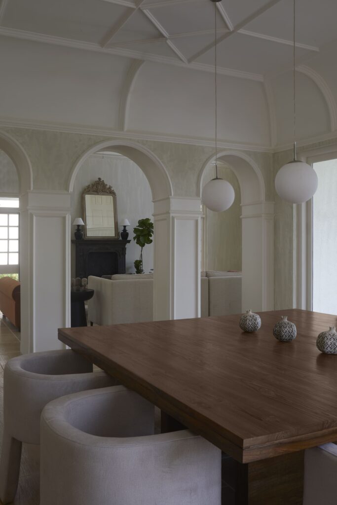 鸡蛋花庄园

注：Frangipani常见指鸡蛋花 ，Estate有庄园、地产等意思，结合语境这里翻译为鸡蛋花庄园较为合适 丨FADD Studio-28