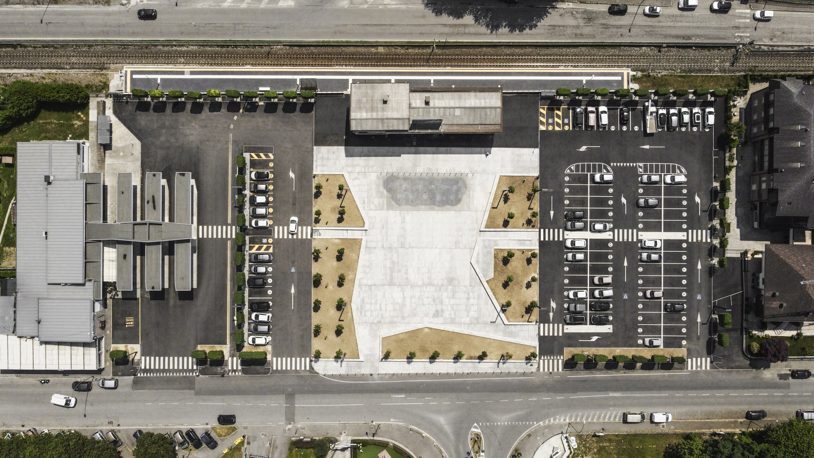 意大利 Darfo Boario Terme 公共空间-5