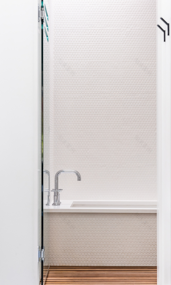 复古与当代的完美融合——Throckmorton 联排别墅翻新-31