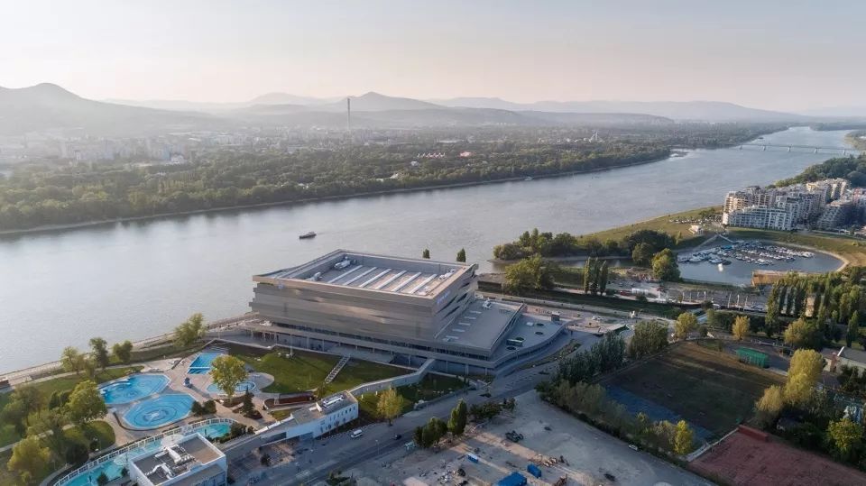 波光粼粼的多瑙河畔游泳馆，布达佩斯 Duna Arena-14