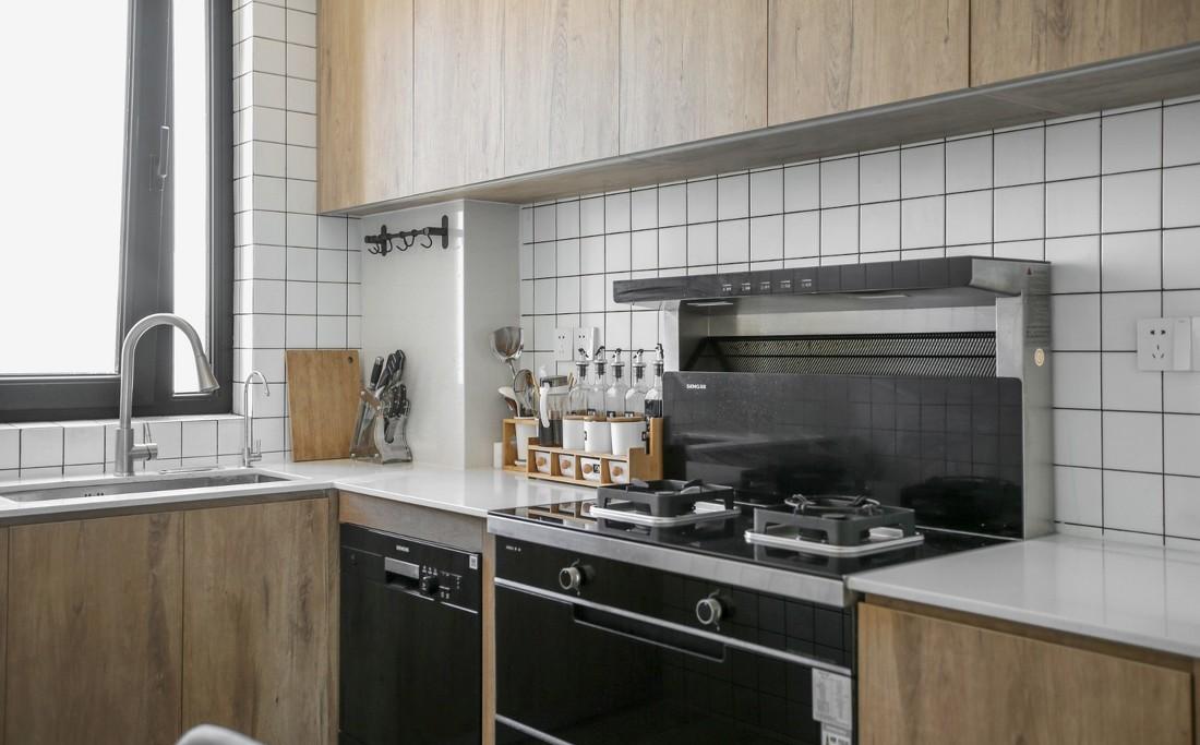 南北通透户型的卧室改造，实现储物与空间利用最大化-22