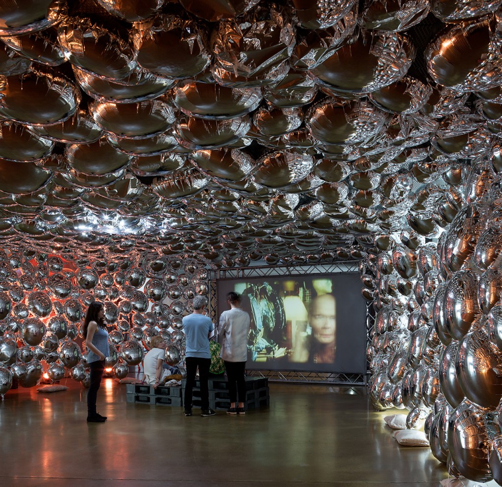 《风扇骚乱事件》——灵活多变的空间设计-19