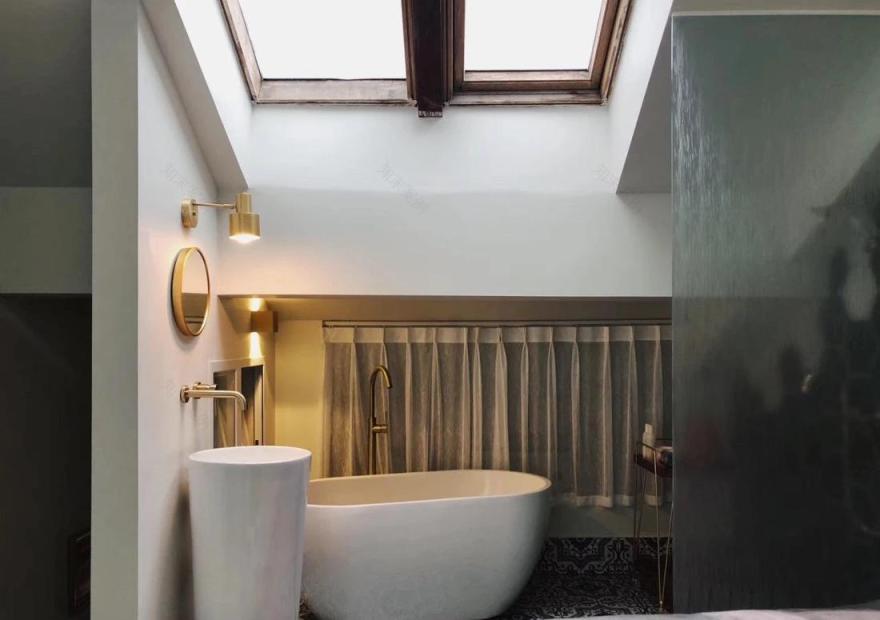 复古阁楼变精致星空浴室,专业设计实现泡澡看星星梦想-48