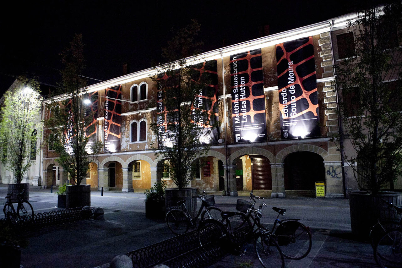  Temporary pavilion inside a cloister 
			-1