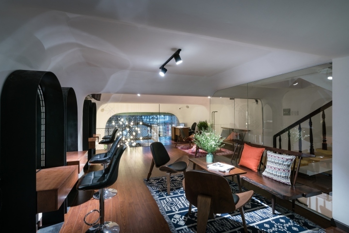 越南胡志明市婚庆大楼·曲线立面与室内星空设计-9