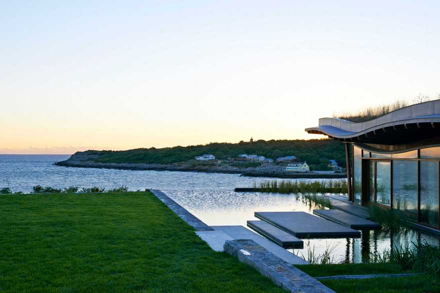 悬崖之上的绿色泳池住宅-4