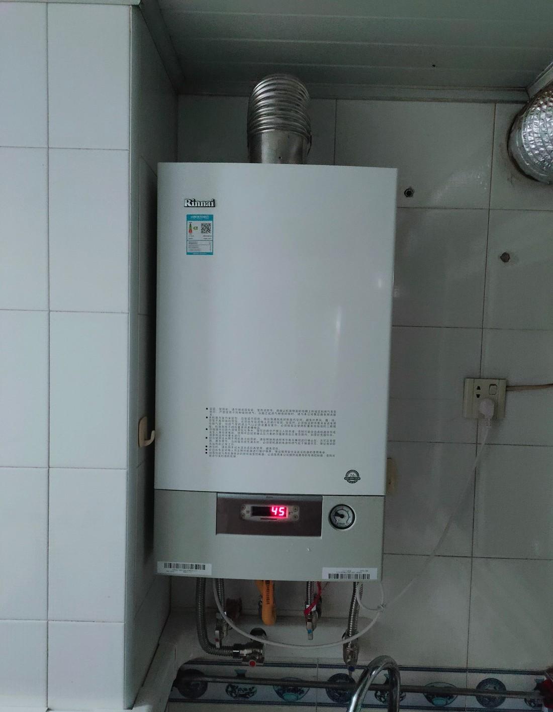 
上海闵行区古美西路平阳绿家园明装暖气片 -5