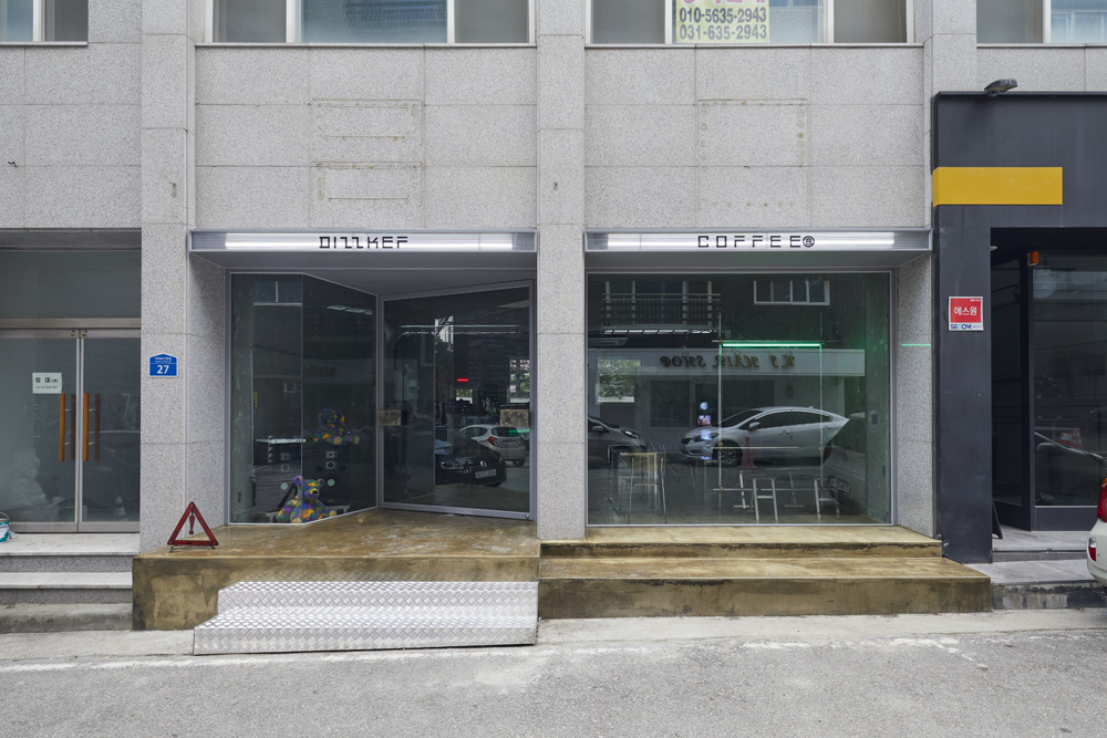 照明点亮的工业风咖啡厅设计-20