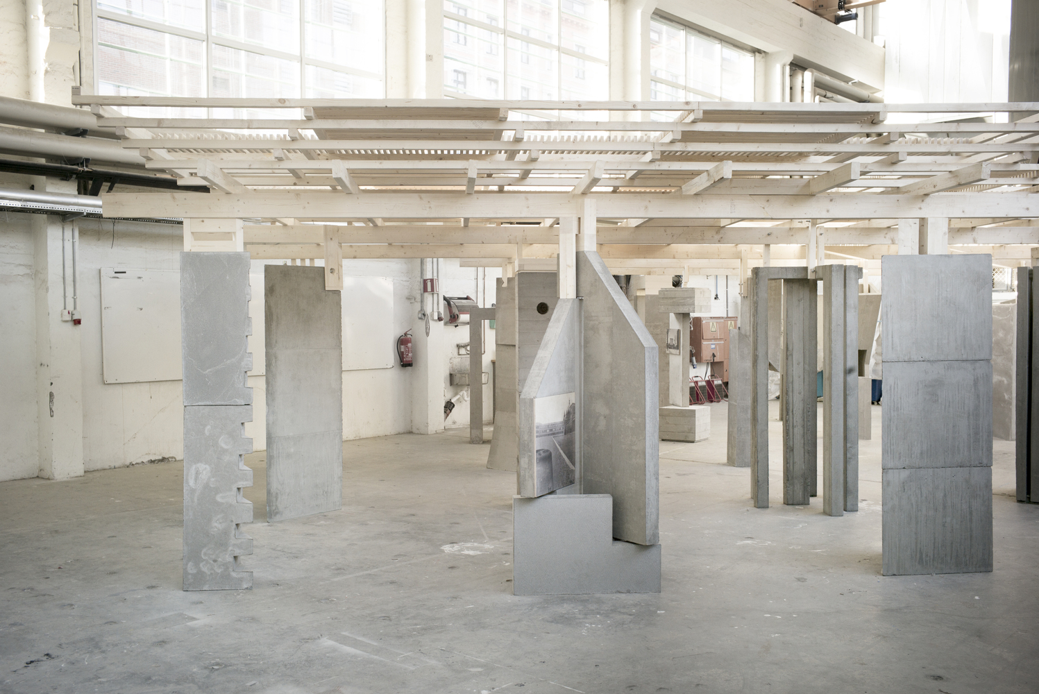 致敬被拆除的 Y 型建筑,混凝土与木结构打造的档案馆-25