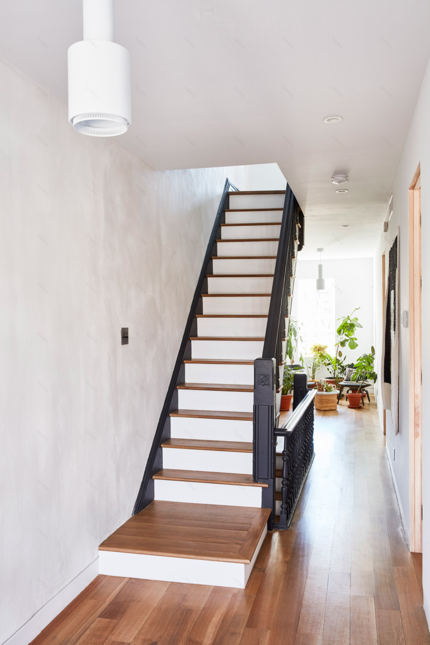 重塑褐石空间,开放式布局与自然光完美融合-10