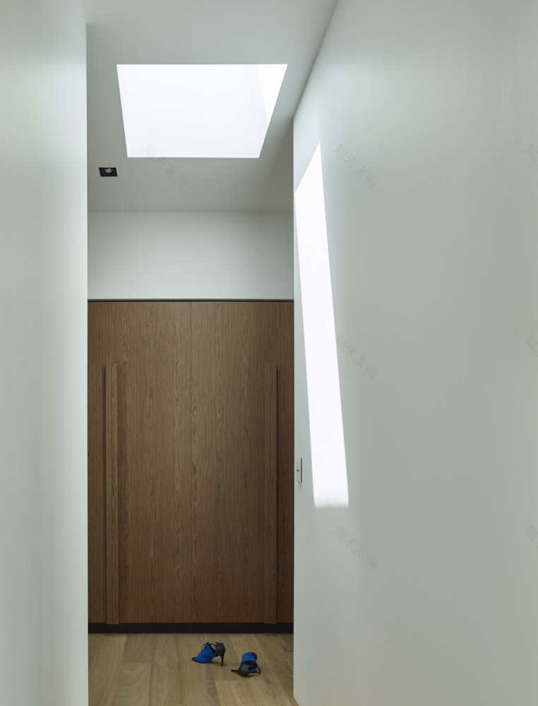 鹿 hurst 别墅 | 现代主义倾向的透明与坚实之作-21