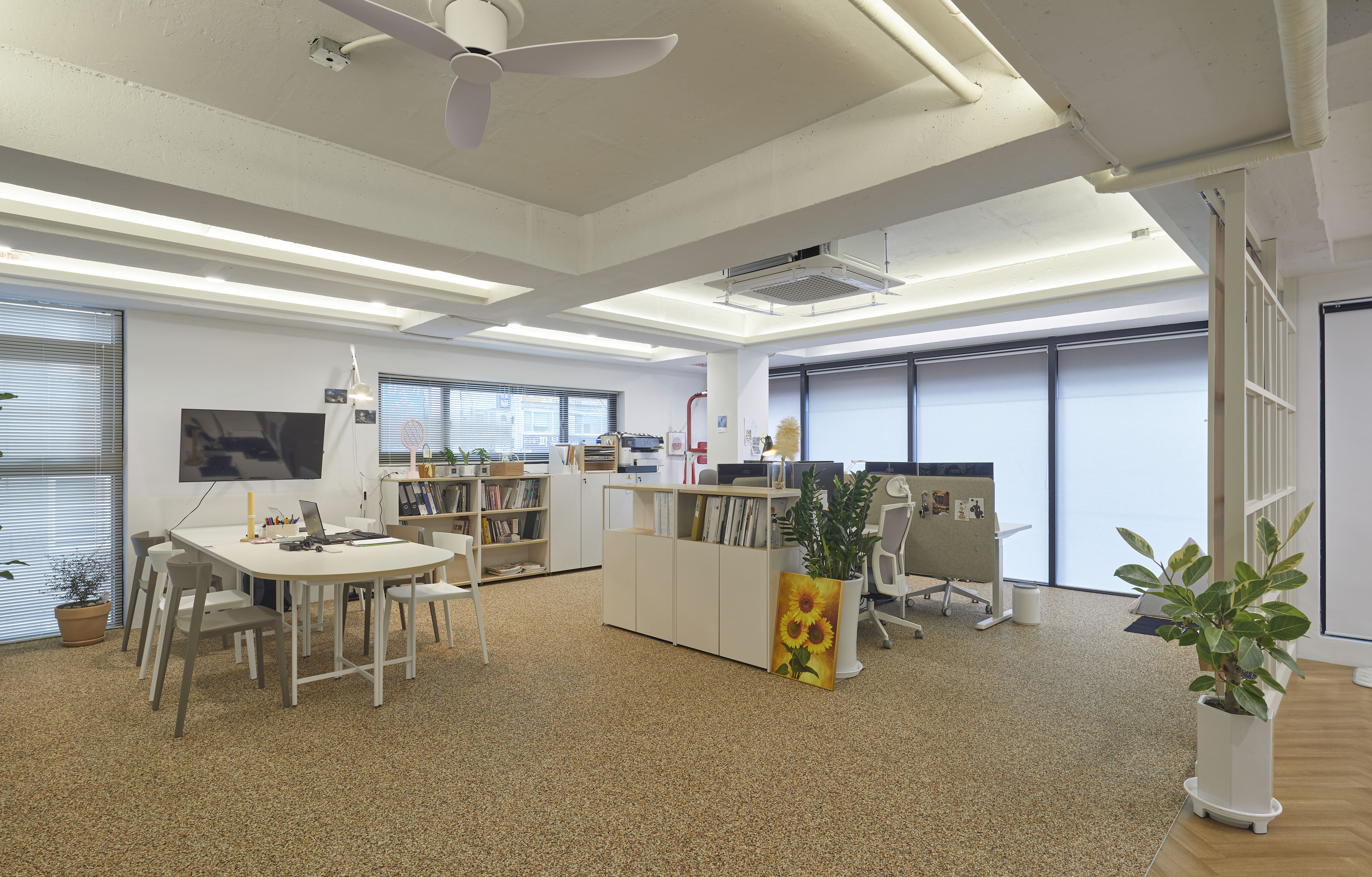 极简 24 平米办公空间设计-2