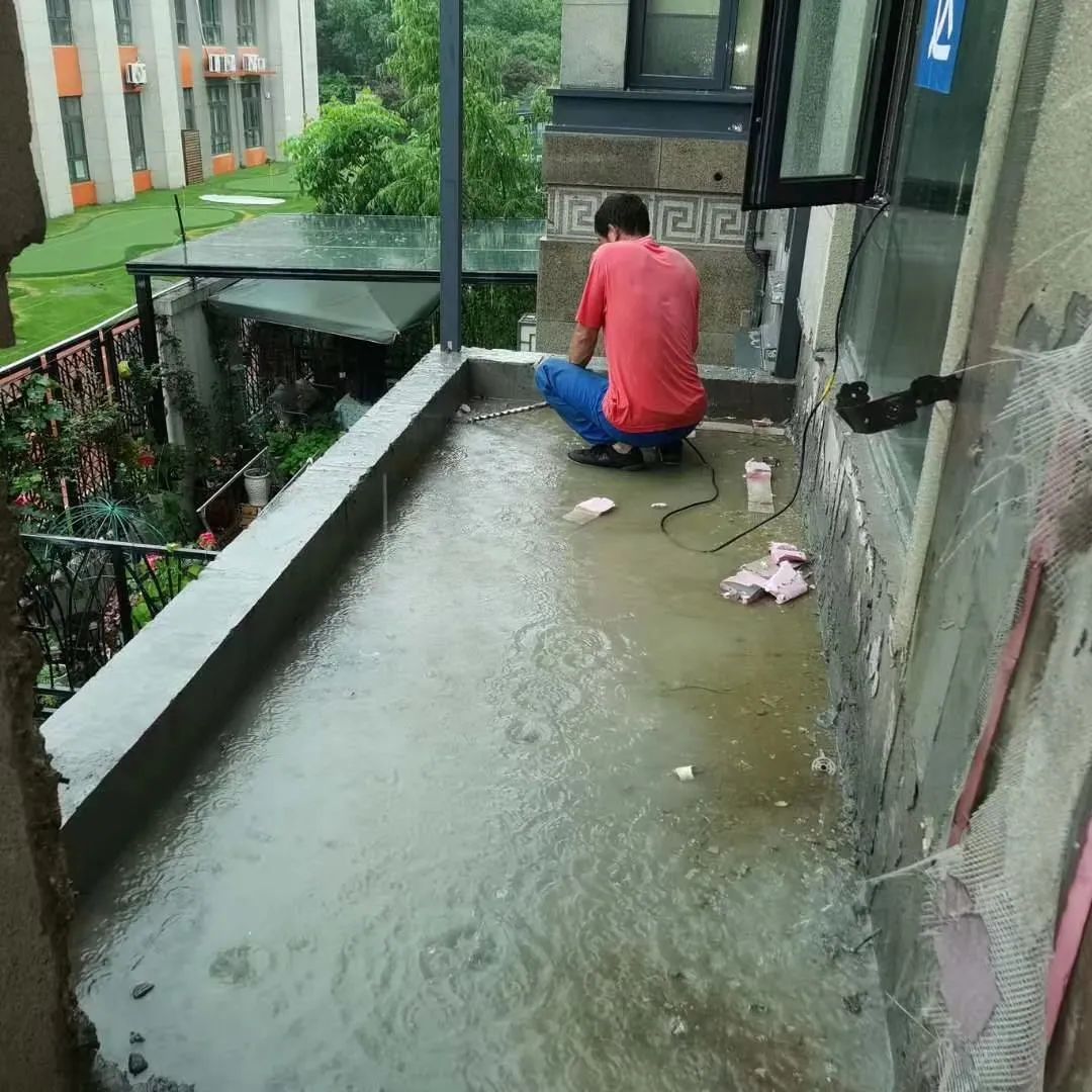 南京阔达装饰暴雨中守护业主工地，彰显家装责任-14