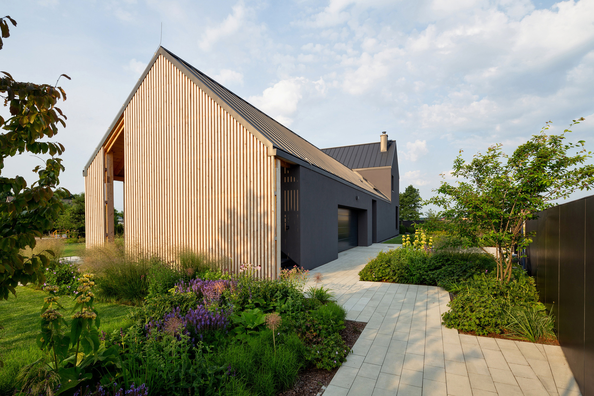 灰色房子丨RS+ Robert Skitek-19