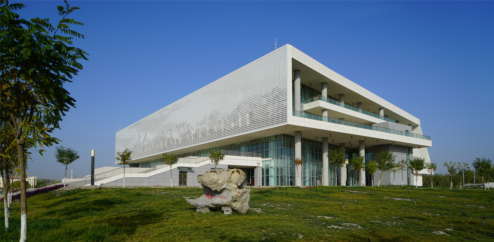 新疆大学科技学院图书馆-4