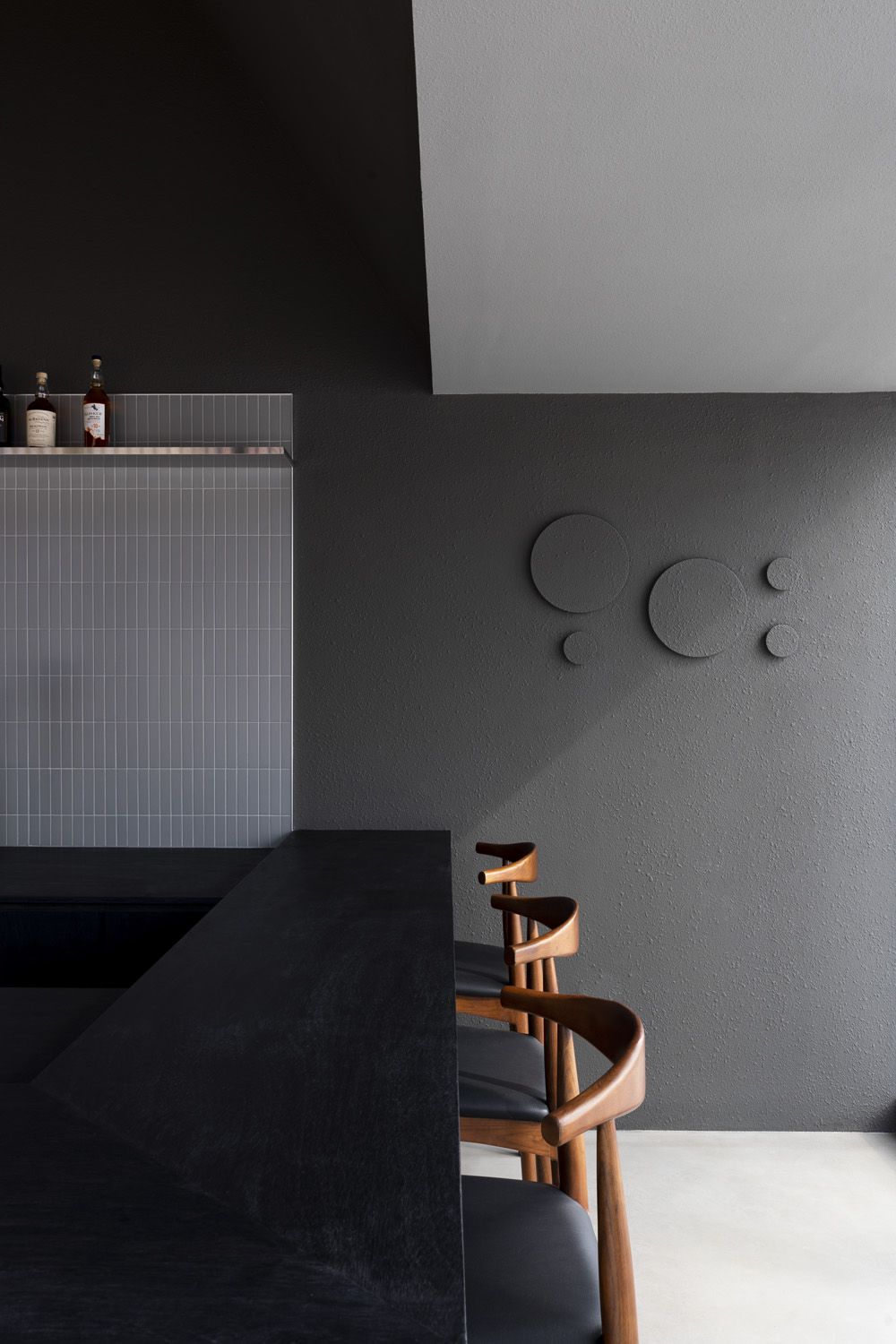 时尚高级的 11 坪料理店室内设计案例-16