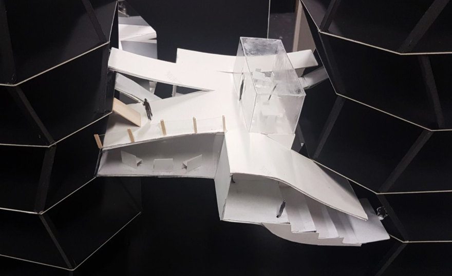 拆分两座建筑之间的一座桥梁-11