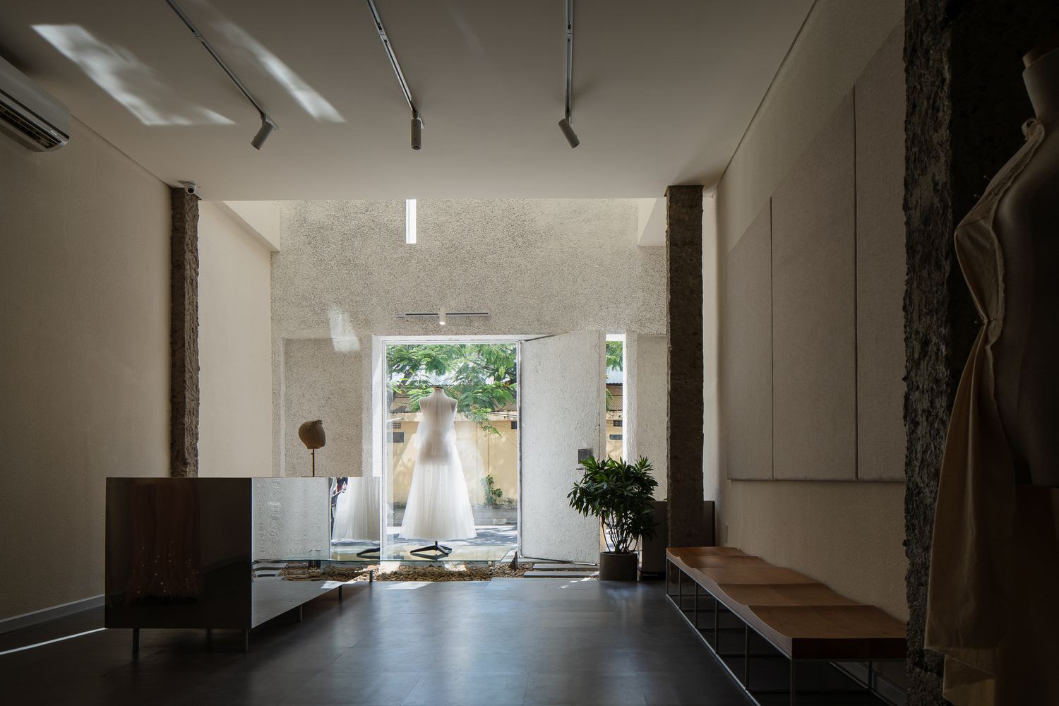 越南 Da Nang Euphoria Bridal Gallery 时尚婚纱店设计-33