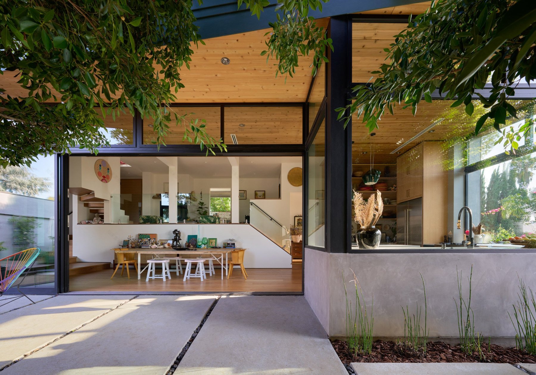 Martin Fenlon Architecture wraps Los Angeles house in woodsy green cladding-11