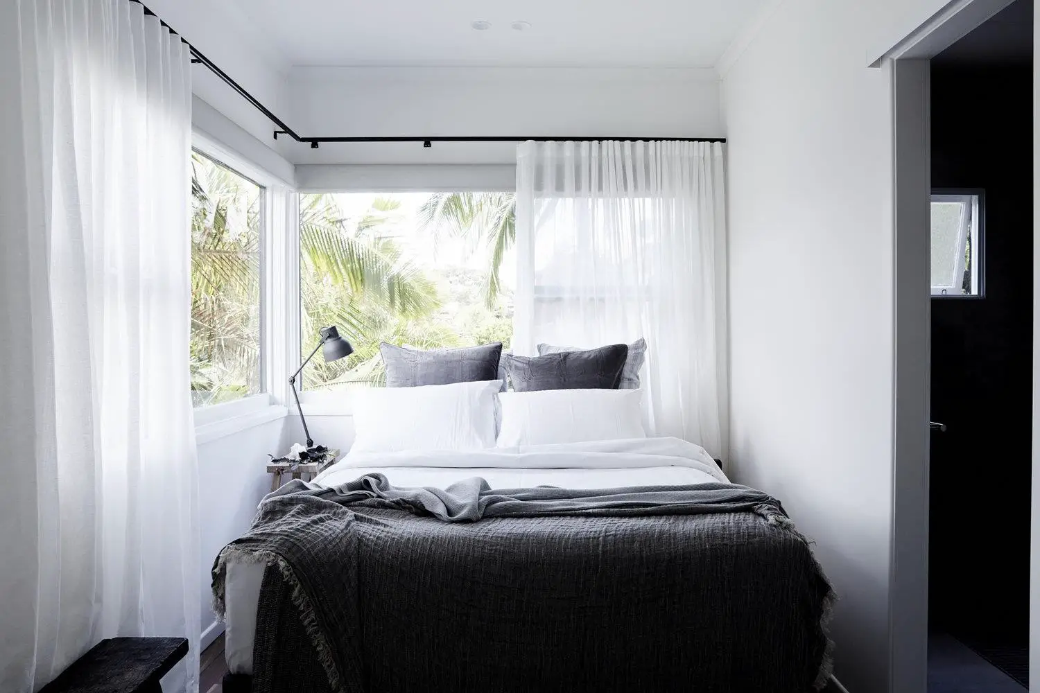 Byron Bay 海滩别墅 | 极简黑白风格设计-10