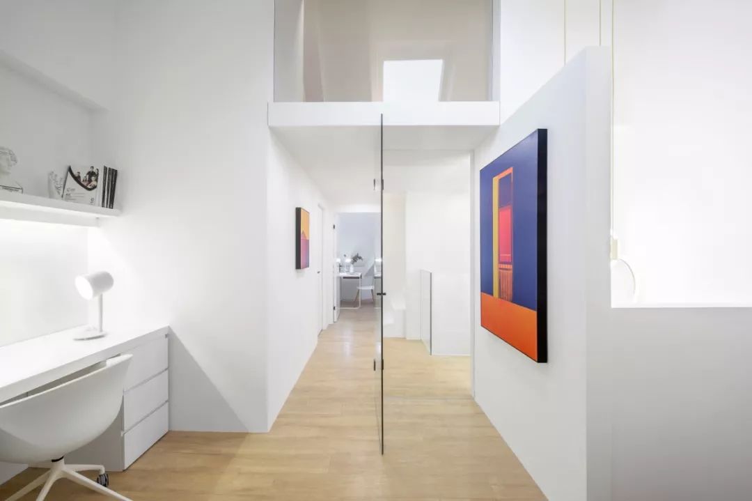 135m²怪异阁楼,创意爆改为艺术画廊式舒适三层!-48