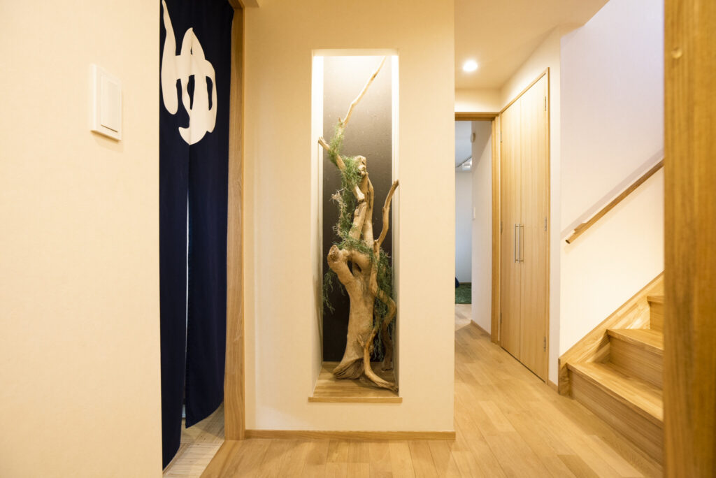 自然素材にこだわる　光と陰が織りなす変化を楽しむ左官の技が光る家 | Architecture | 100%LiFE-14