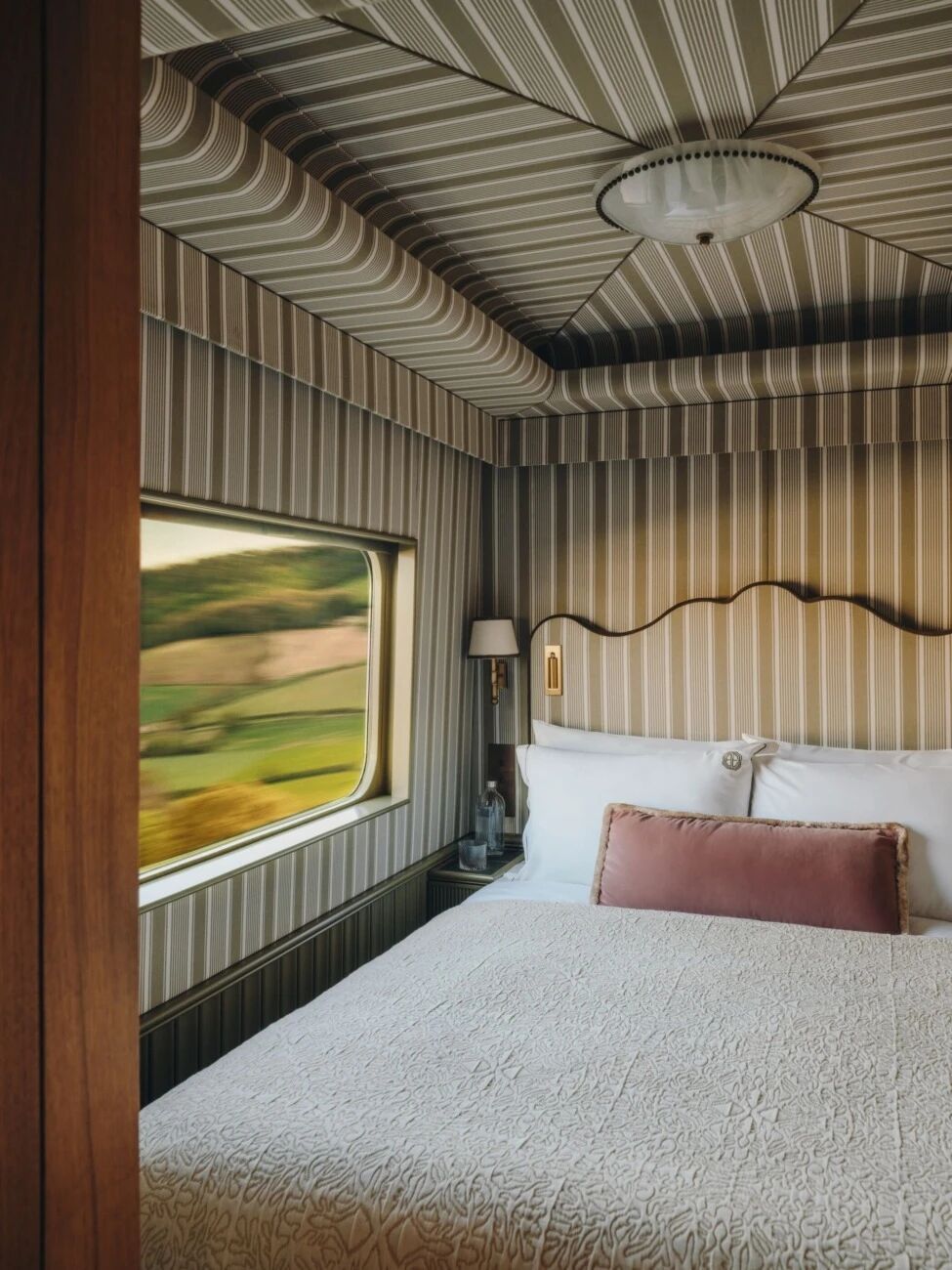 不列颠探险家号列车内部设计丨英国威尔士丨Albion Nord,合作艺术家有Luke Edward Hall等-43