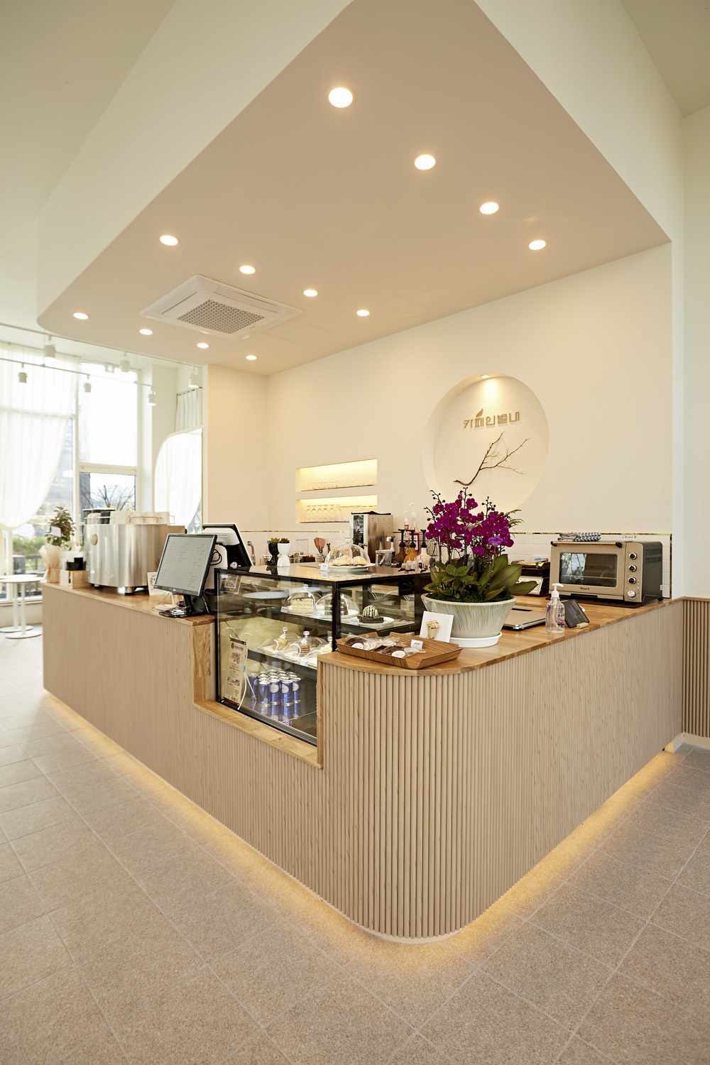 18 坪卡啡因的现代时尚 | 极简与舒适的完美融合-10