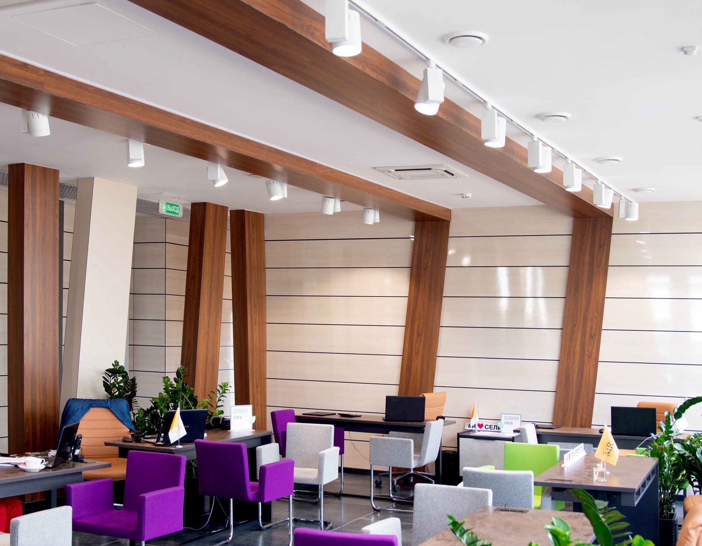 俄罗斯“梦幻之家” | 极简风格与自然元素的完美融合-8