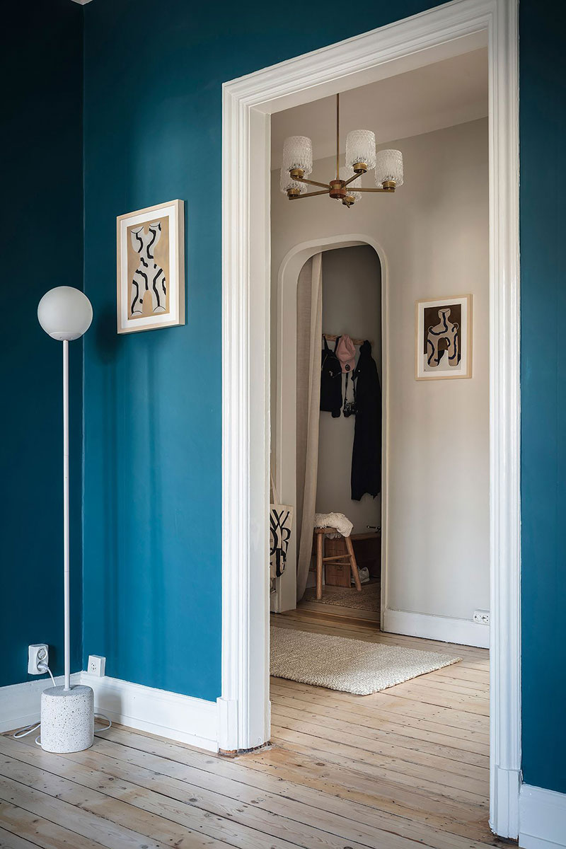 哥德堡大胆蓝色公寓，充满装饰的 65 平米空间-18