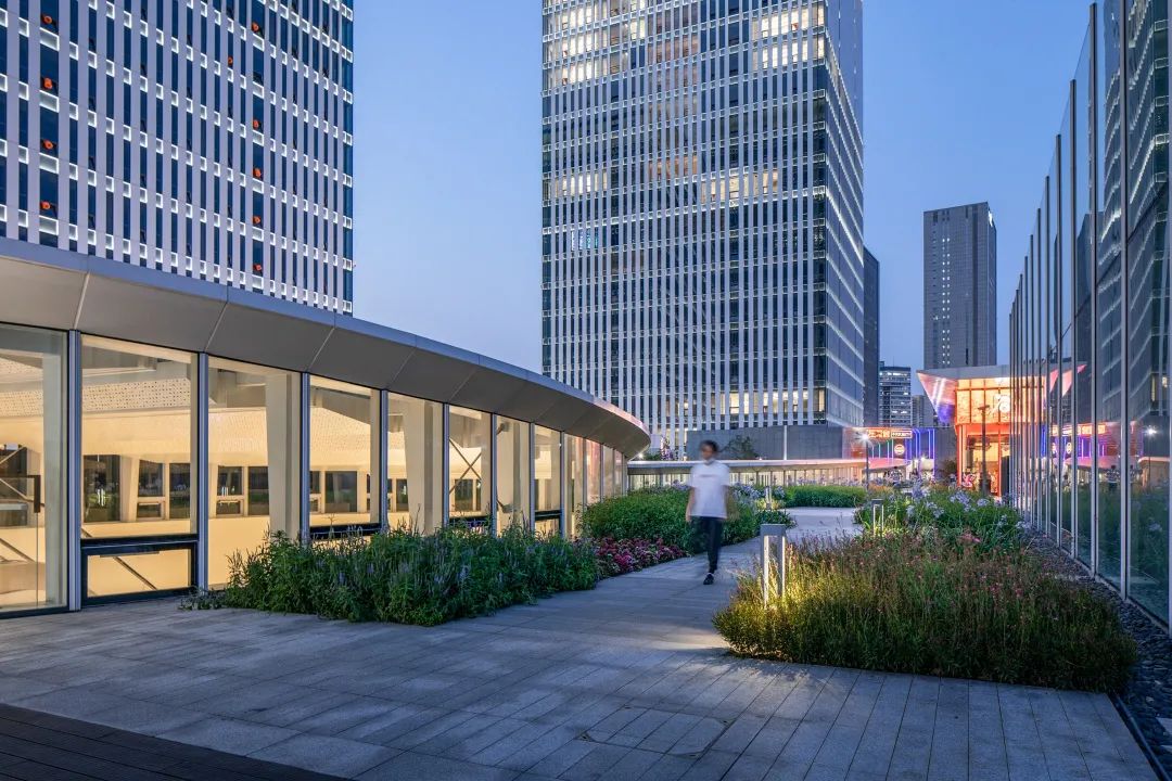 漕河泾印象城 · 地铁上盖商办综合体的活力景观丨中国上海丨创浦景观设计(上海)有限公司-129