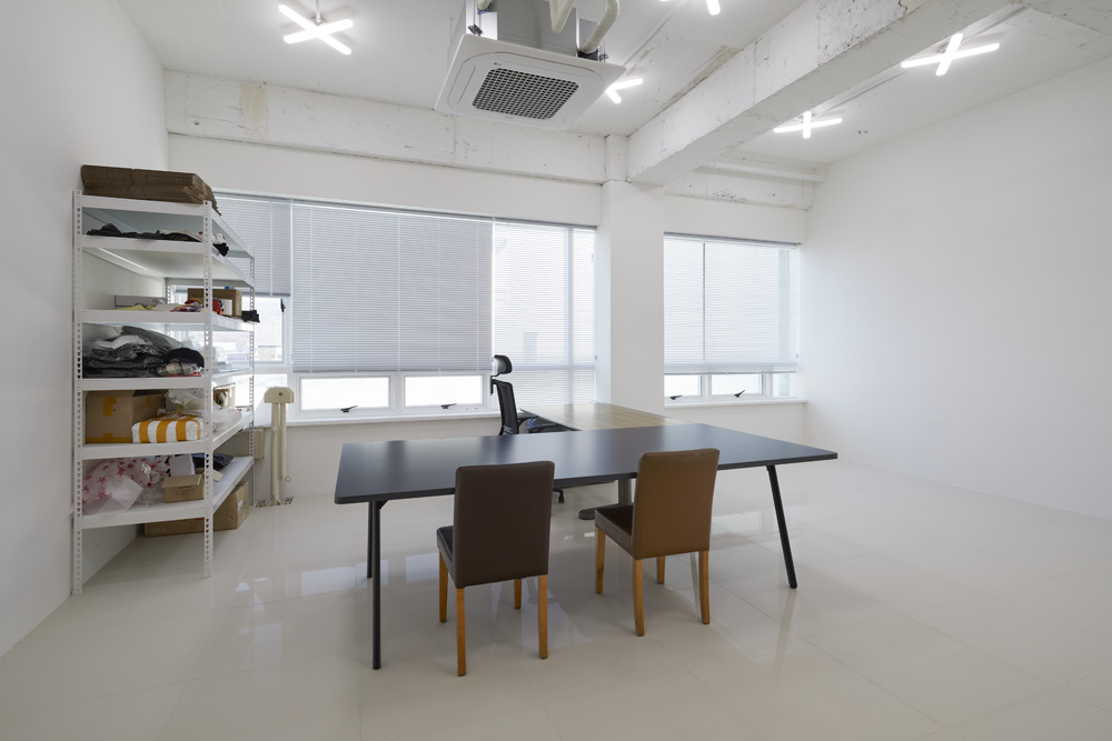 75 平极简办公空间 | 成本低至 500 元/平-9