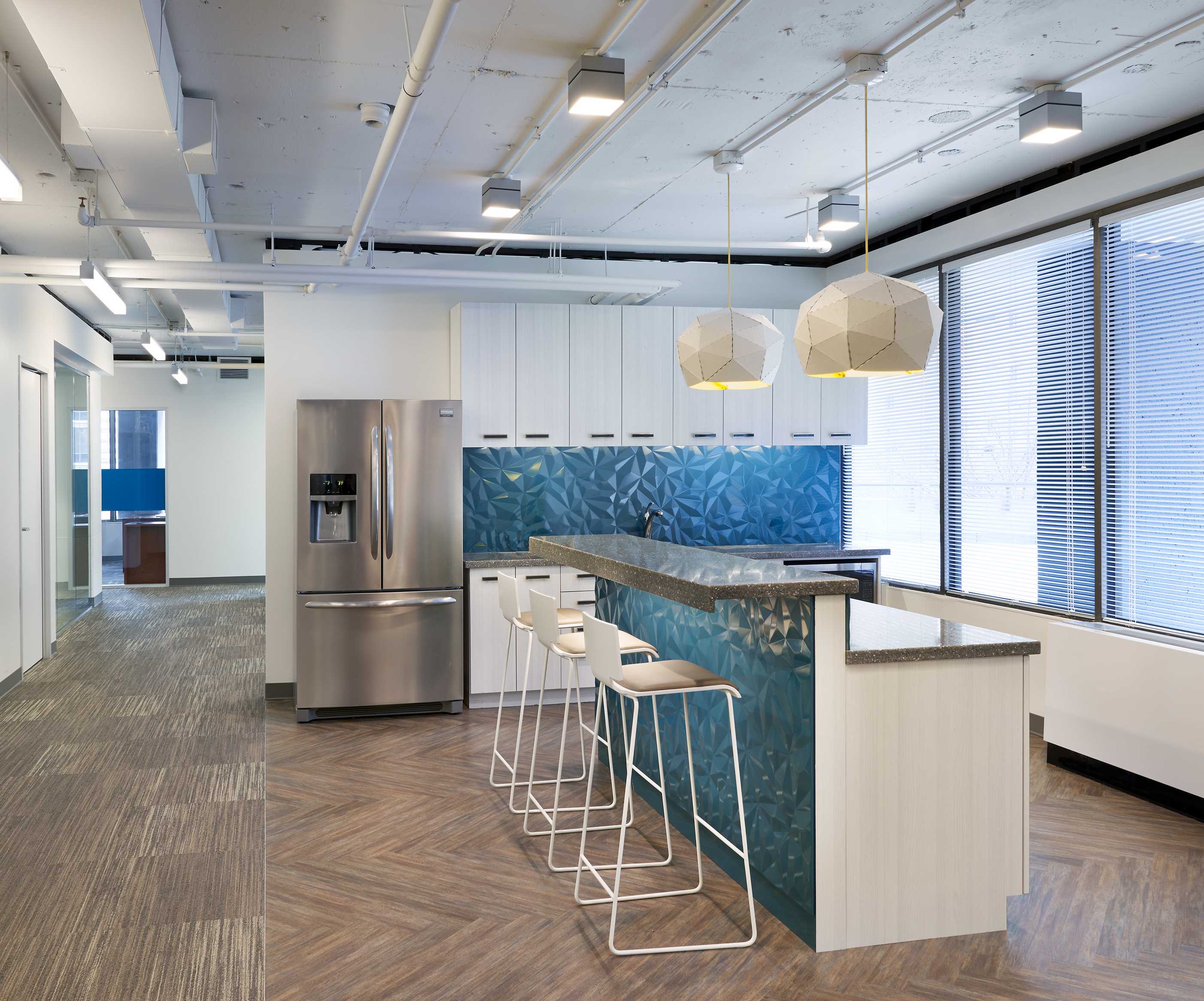 FI 咨询公司总部，钻石灵感的金融办公空间-4