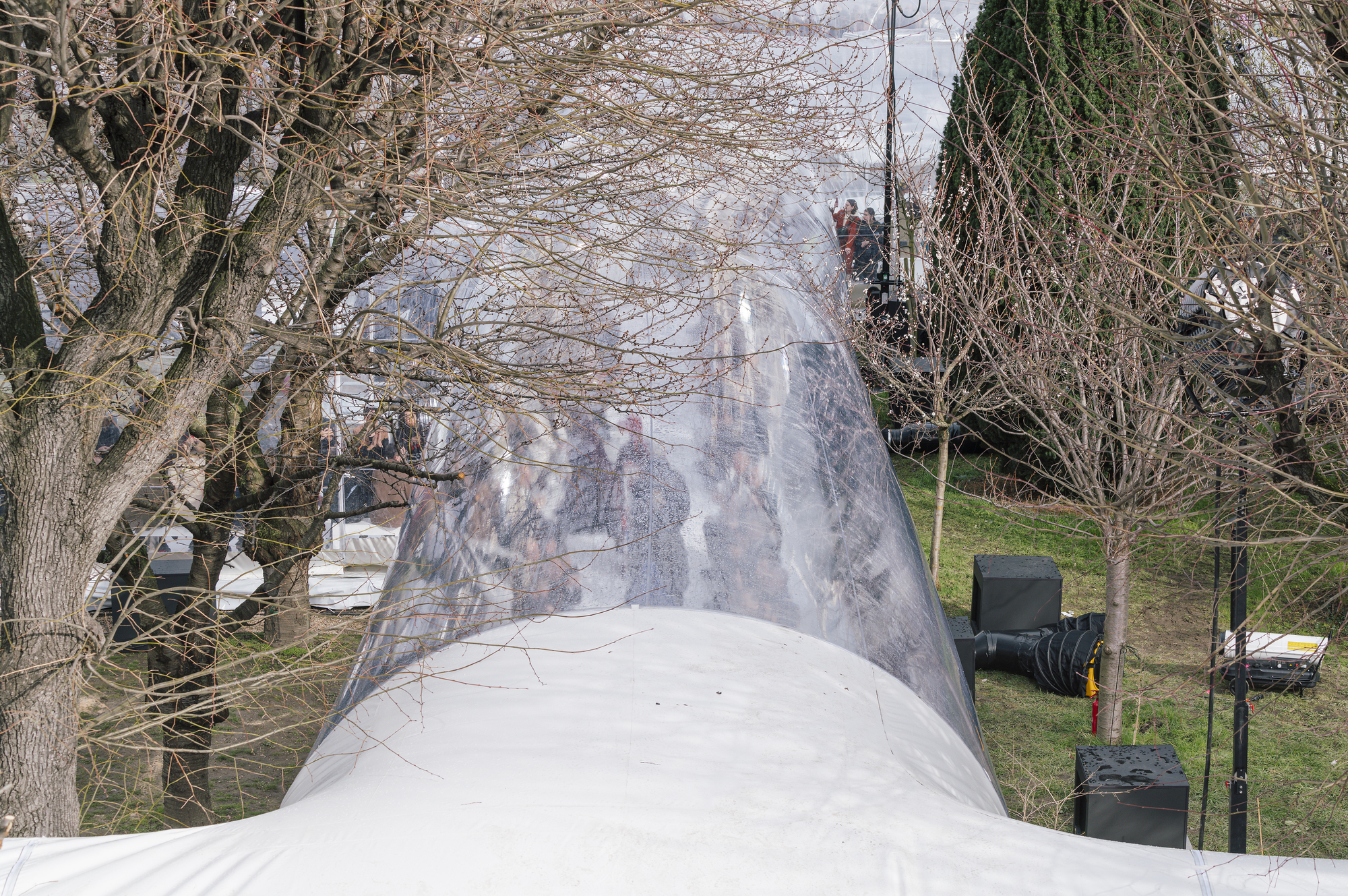 法国巴黎透明管道艺术装置丨Dosis-30