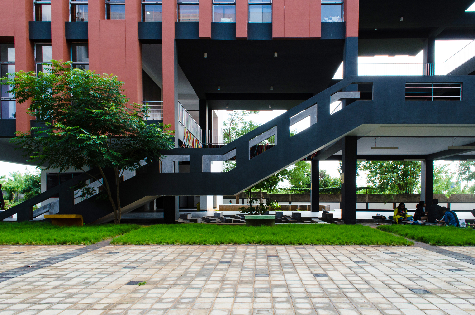 层叠梯田，重塑教育空间——Crescent 建筑学院设计-3